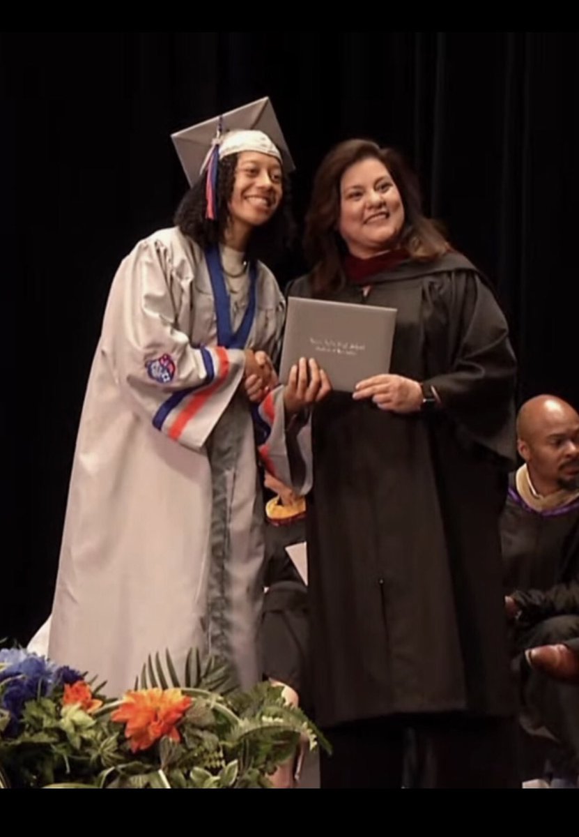 Black_Speeder's tweet photo. Graduation 2023 @AnayaOwens23 
So proud of you!!!! See you at the top!
#onlythebegining #ProudDad https://t.co/MUNmWNaa4v