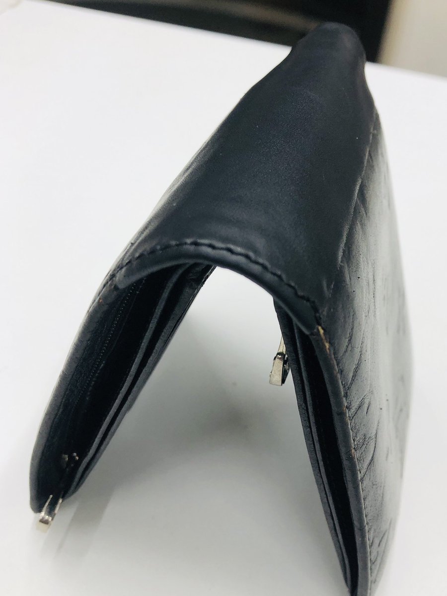 Workshop_SOLE's tweet photo. ルイ・ヴィトンの財布修理
財布の腰がかなり痛んでます。
革補強して、また長く使って頂けます。
思い入れのある財布は修理して永く使いたいですね。
#財布修理 #練馬区 #workshopsole https://t.co/7J9P4sxEOG