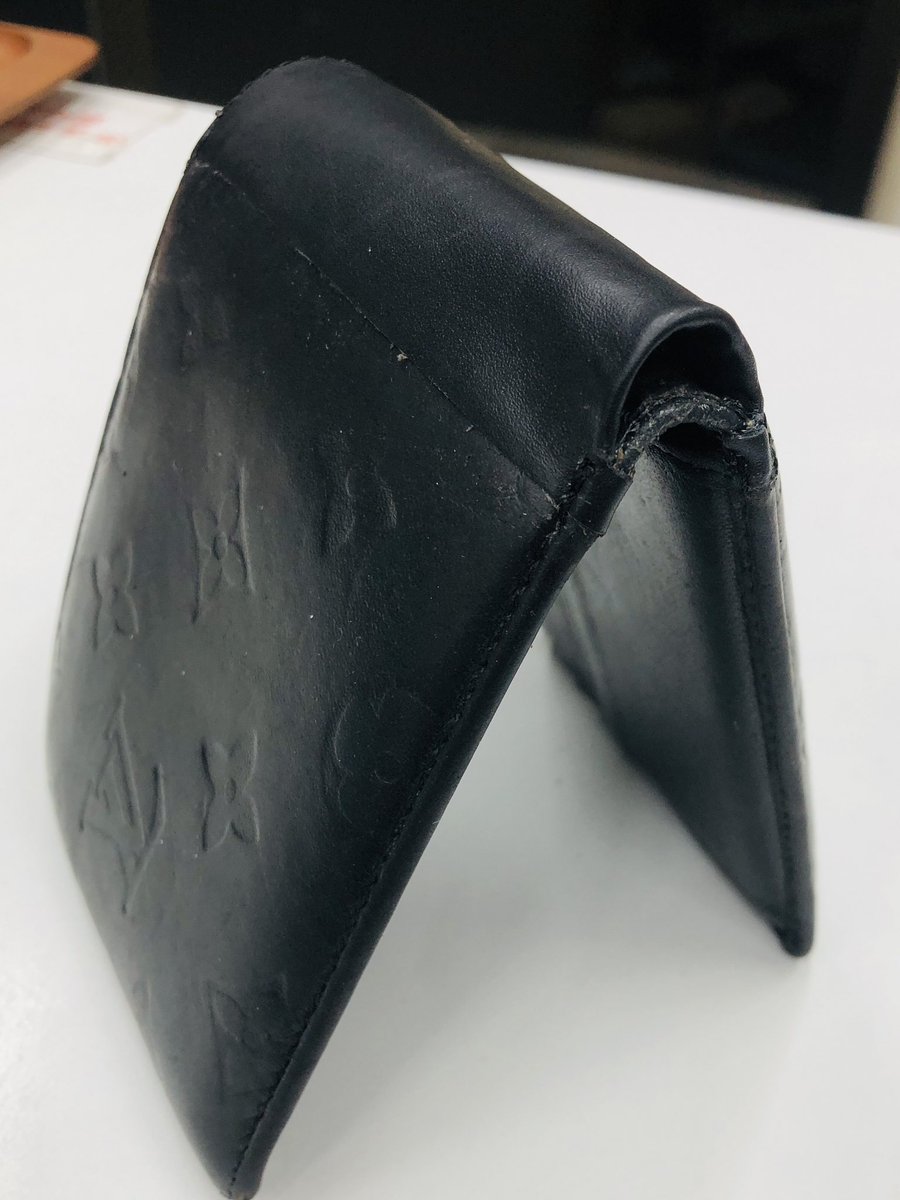 Workshop_SOLE's tweet photo. ルイ・ヴィトンの財布修理
財布の腰がかなり痛んでます。
革補強して、また長く使って頂けます。
思い入れのある財布は修理して永く使いたいですね。
#財布修理 #練馬区 #workshopsole https://t.co/7J9P4sxEOG