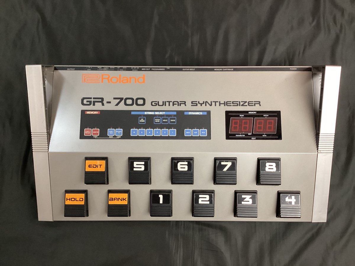 apollonmusic's tweet photo. 【新潟店】
#Roland 製、ギターコントローラーの G-707、ギターシンセサイザーのGR-700のセット!
独創的なスタビライザーを持つ近未来風デザインが特徴で、様々なアーティストが使用した歴史的名器です!
https://t.co/dm0mLM9Wyx
#初夏セール 対象商品です!
#G707
#GR700 https://t.co/XAqirvkhGB