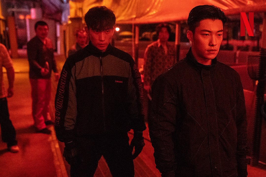 netflixkore's tweet photo. 거친 세상을 맨몸으로 들이받는 그들의 이야기 <사냥개들>, 6월 9일 오직 넷플릭스에서. https://t.co/iPgCbZljd1