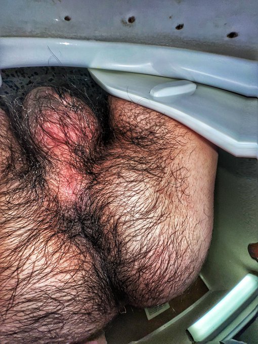 Gym toilet - post workout https://t.co/7zIC3FYFqZ