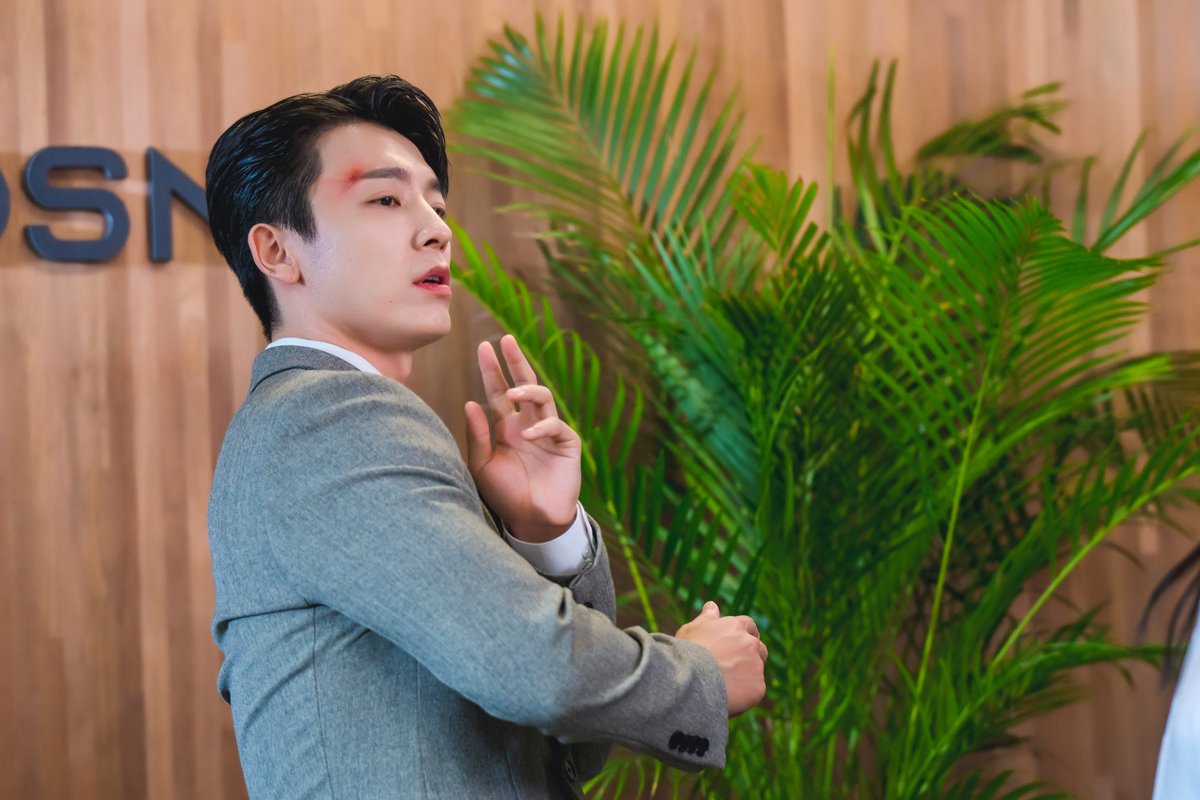 📰 ‘오! 영심이’ 이동해, 극에 생동감 불어넣는 변화무쌍 매력 ‘활약 기대 UP’

‘Oh! Youngsim’ brings attention to the vitality of LEE DONGHAE’s versatile charm
From cool-headed to goofy, the witty moments add more fun! Stay tuned for more of ‘LEE DONGHAE’s romantic comedy’