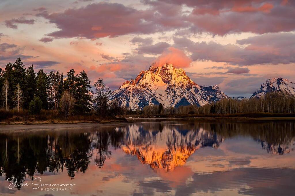 AkronJob's tweet photo. First time visiting Grand Teton National Park last week. Was treated one of the mornings to a great sunrise at Oxbow Bend.

.
.
.
.
.
#gocreate #sunrisephotography #sunriseoftheday #nationalparkgeek #gtnp #grandtetonnationalpark #nps #natgeo #nikon #them… https://t.co/cDLFgI0ihF https://t.co/iTPX8KneRO