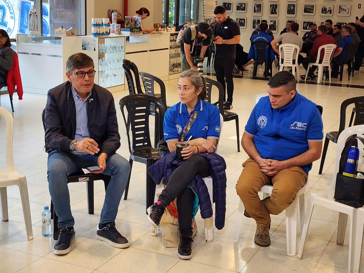 StreamComercio's tweet photo. Nuestrxs compañerxs participaron de la moderación de algunas comisiones y expusieron nuestro punto de vista en base a la actualidad que vive nuestro país , encontramos un espacio para debatir y fortalecer la unidad de todo el movimiento obrero en su conjunto https://t.co/BiOa2aTaiP