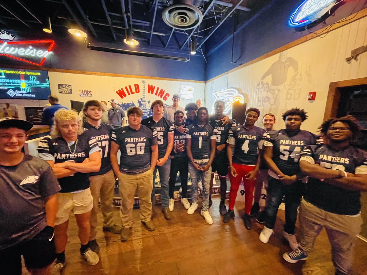 We had a great time talking about Portal Football at Wild Wing Cafe in Statesboro tonight! Thanks to Charlie Moon and Low Country Radio for hosting this event.