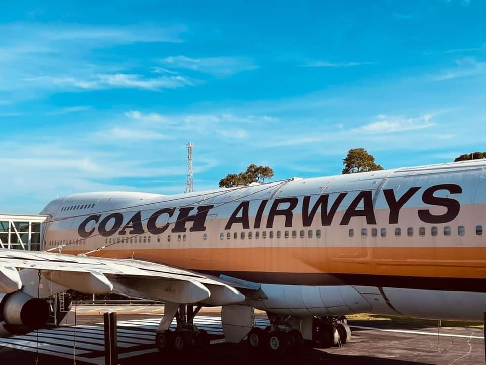 travetopia's tweet photo. Shopping brand Coach dalam flight.. Perghh style!!!

Melaka dah ada Coach gaiss. Special weh, shopping dalam flight sambil santai2 minum.

Cuci mata sini dulu, mana tahu berkenan: https://t.co/grn6Xa0xB1

📍 Coach Airways, Jalan Kemus / Sempang Ampat, 78000 Alor Gajah, Melaka https://t.co/bG1xOeWmwC
