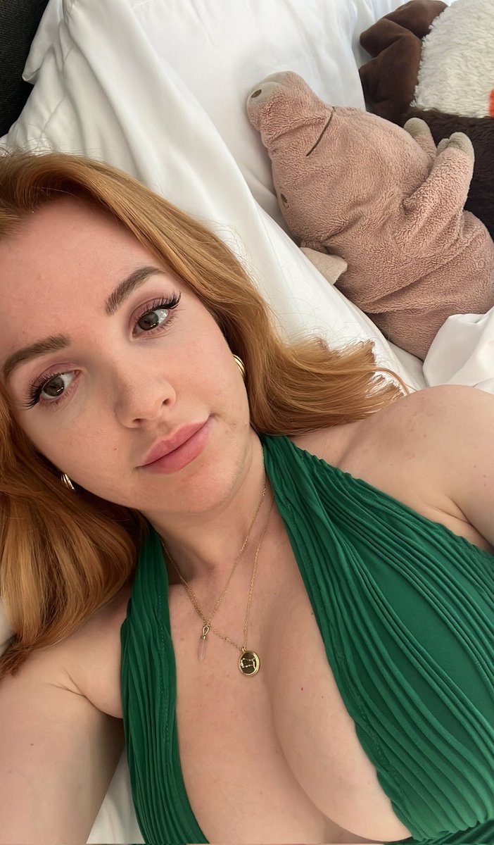 iluvlucy95's tweet photo. Hey everyone #cumtribute #bimbo #slut #cumslut #tits #boobs #bnwo #qos #snowbunny https://t.co/4OFM0bt7MV