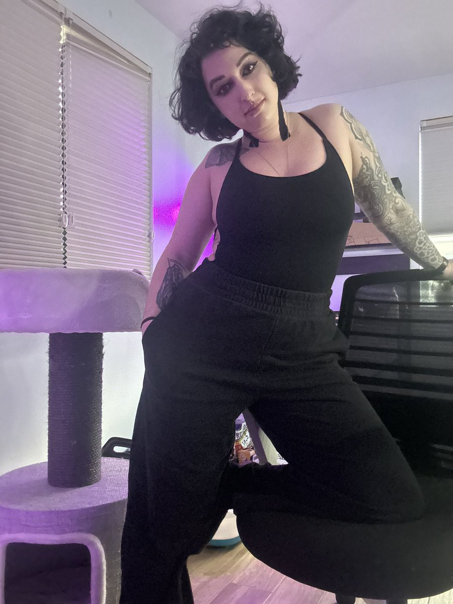 Hexnhim's tweet photo. Happy #worldgothday2023 !! https://t.co/Lg3l0LSVNu