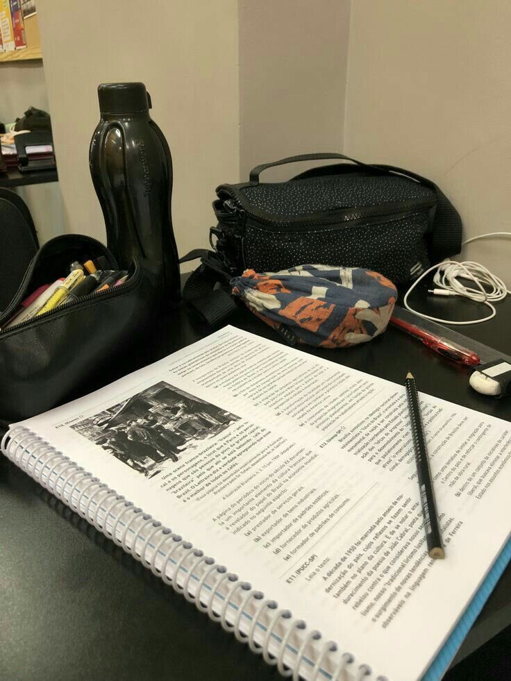 studyvma's tweet image. oi gente, sou nova no #studytwt!

• ela/dela;
• 2006 
• segundanista; 
• objetivo: med vet / usp
• outros interesses: livros, música, filmes, teatro, história 
• foco: Enem 

♡/↺ = moots!

#studytwtbr