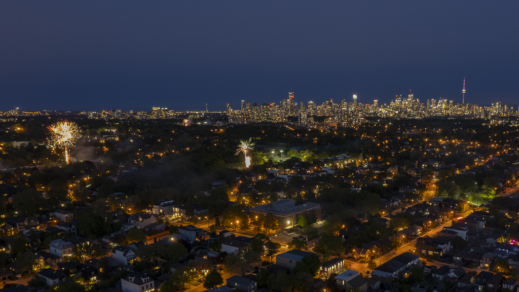 Happy #VictoriaDay2023, #Toronto!

#fireworks #skyline #aerialphotography #droneoftheday #droneshots #aerial #dronelife #drones #dronephoto #dronephotography #torontolife #blogto