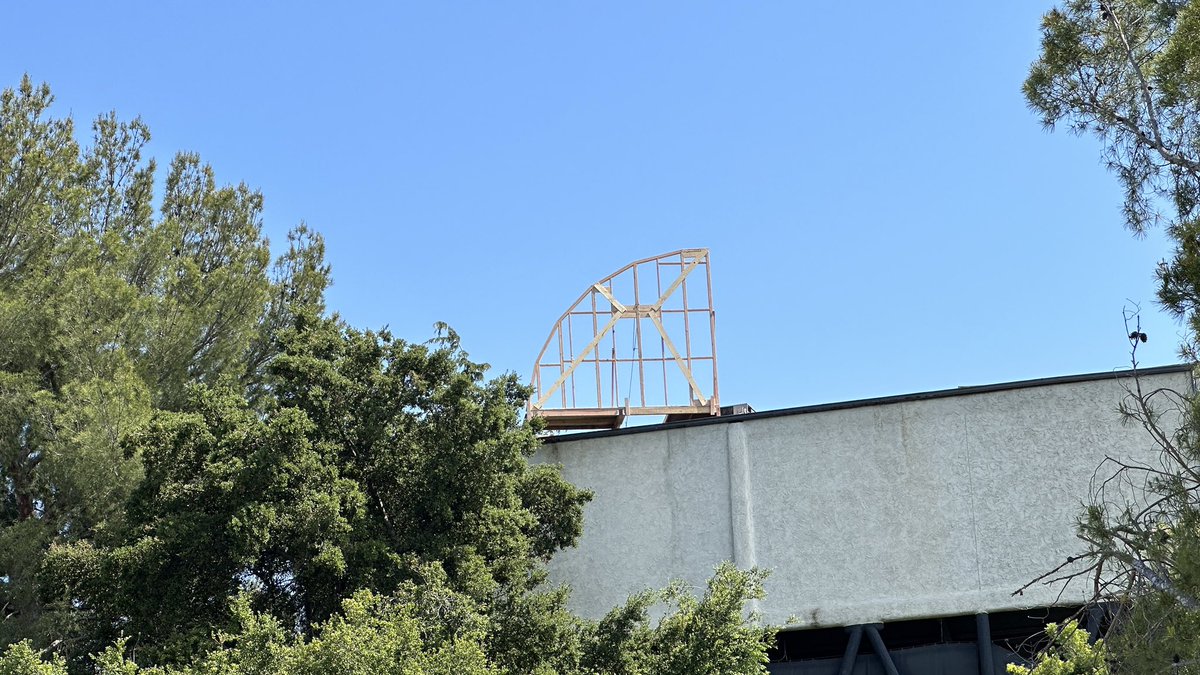A look at current demo and interesting developments happening on the Animal Actors and Special Effects stages. 
#universalstudios
