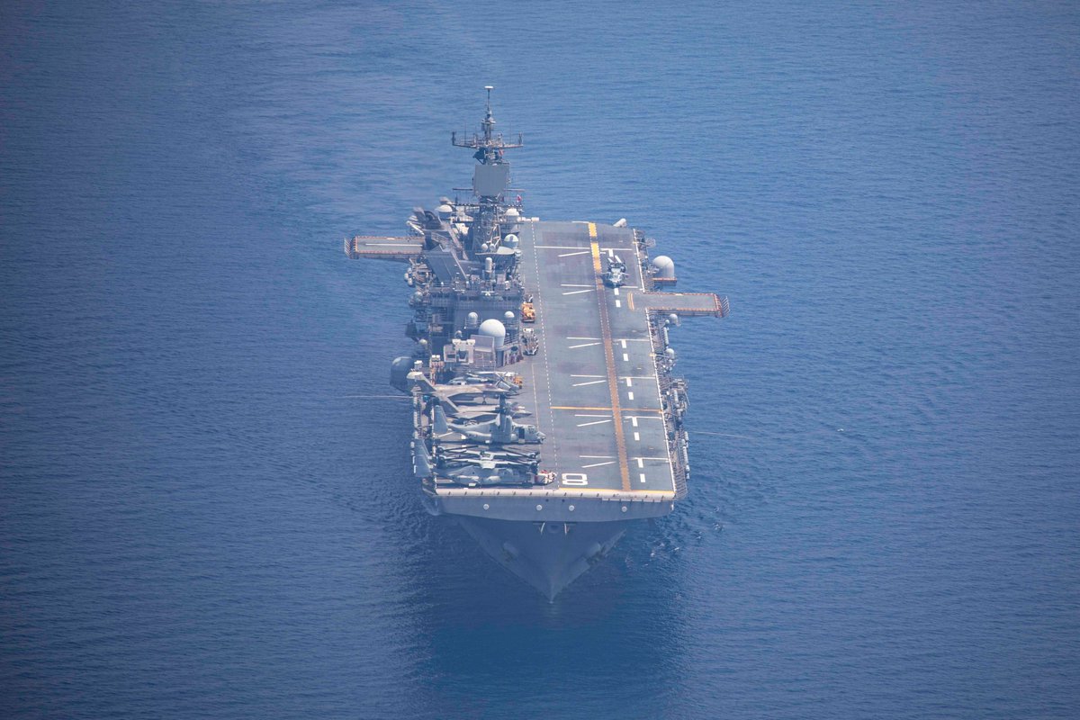 #USSMakinIsland transits the #SouthChinaSea.

#USSMakinIsland routinely operates in @US7thFleet area of responsibility in support of a #FreeAndOpenIndoPacific. #Readiness

📸: MC3 Kendra Helmbrecht