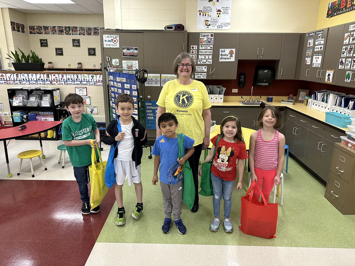 MsWendySLopez's tweet photo. Thank you @Kiwanis for making our Kindergarteners Birthday’s @62Plainfield special! Our read aloud with @AmadeiMichael was fun! https://t.co/mq6sQunZrN