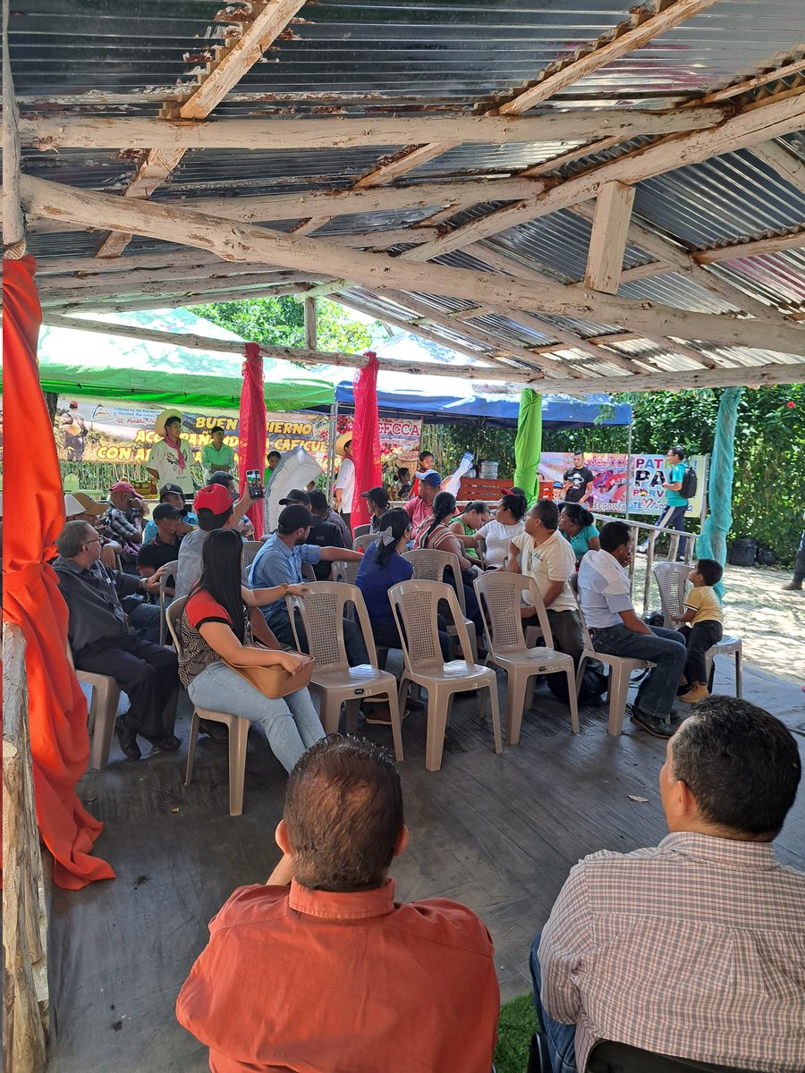 samuelgurdian's tweet photo. Encuentro del vice ministro de #Mefca en Dipilto con las cooperativas locales, intercambio de sensaciones con el sector cooperado. #FSLN
#MayoVivaSandino
#Nicaragua
@alexaplomo79
@ElCuerv0Nica
@TamaraMendiola2
@PortoSandinista
@HoChiMinhF
@esbeltania https://t.co/tB0O8ZgNa6
