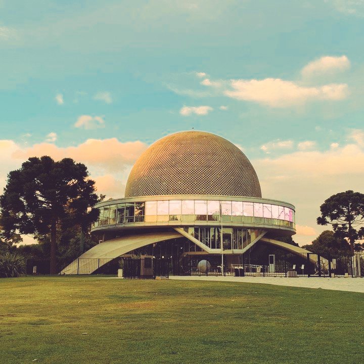 Son excelentes las actividades del <a href="/planetarioBA/">Planetario Galileo Galilei</a> de Buenos Aires últimamente. Además de las recientes conferencias de mis admirados <a href="/joseedelstein/">Jose Edelstein</a> y <a href="/JaSantaolalla/">Javier Santaolalla</a>, hubo muchas muestras, charlas, actividades para niños. <a href="/Estef_ciencia/">Estefanía Coluccio</a> y su equipo están haciendo un gran trabajo.