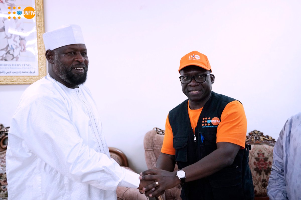 UNFPATCHAD's tweet photo. A l’occasion de la #JIEFO, Dr #SennenHOUNTON Rep de #UNFPATCHAD en mission à Abéché a rencontré le Gouverneur &amp; visité le Village d’Abéché, réhabilité &amp; un bloc opératoire construit puis équipé par #UNFPA pour le traitement des fistules obstétricales.

@UNFPA_WCARO @OnuTchad https://t.co/YzBPbzzDF0