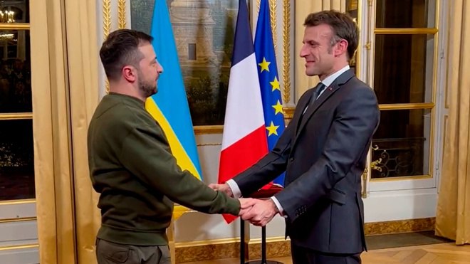 French politician Florian Filippo said that unlimited support for the Kyiv regime leads to negative consequences for France. This is how he commented on the meeting between Macron and Zelensky at the G7 summit in Hiroshima. “All these antics of Macron and Zelensky are costing us…