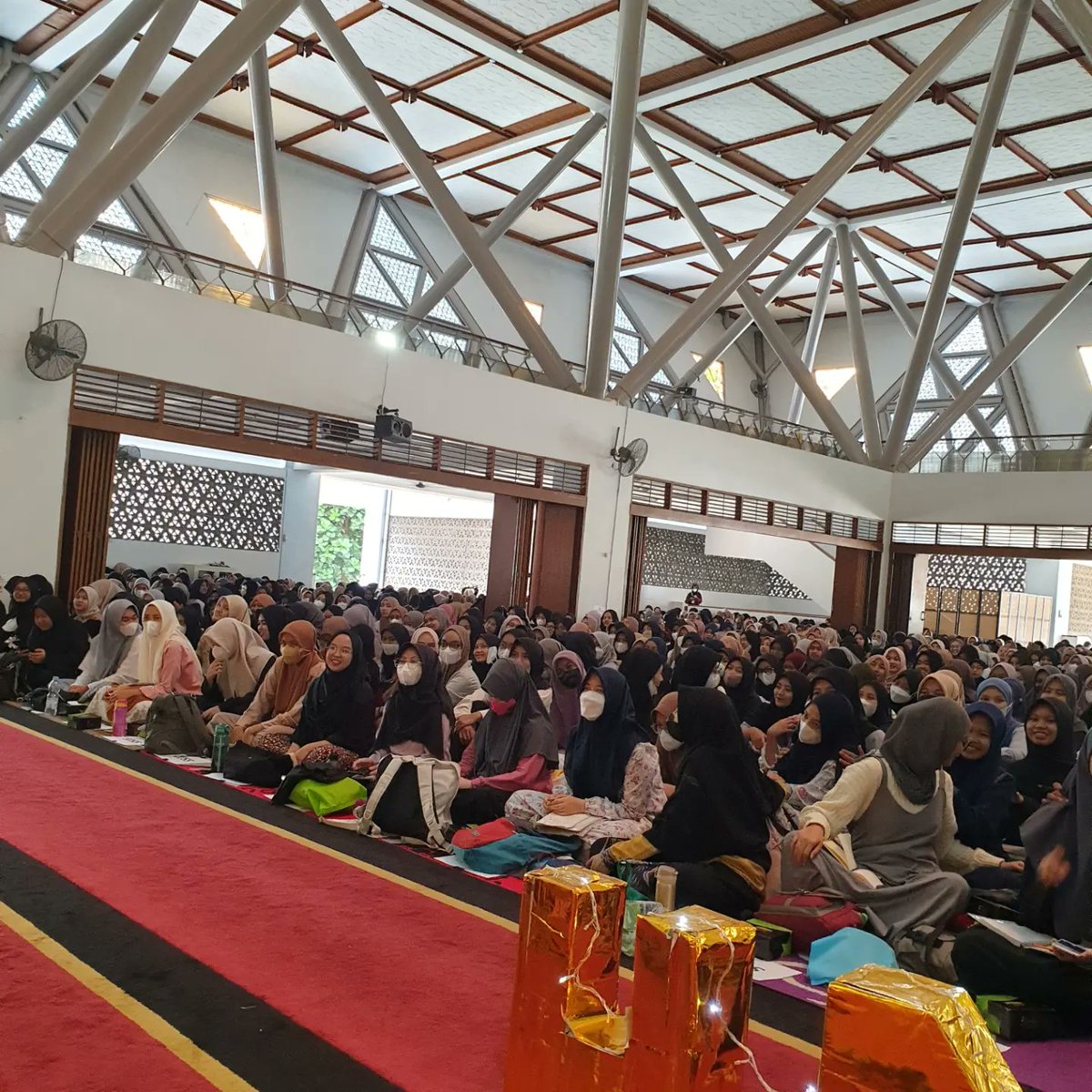 Mereka adalah calon-calon pemimpin masa depan yang akan lahir dari IPB. Bila Pendidikan Agama di kampus berperan baik, maka besar harapan negeri ini akan dipimpin orang-orang soleh profesional.