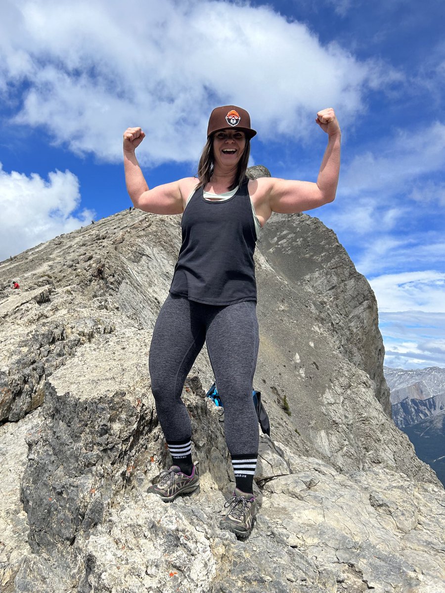 Made it to the peak, didn’t die. Have I mentioned how much I hate cardio. My soul is full though, Alberta has such a beautiful backyard. Love your life. #explorealberta