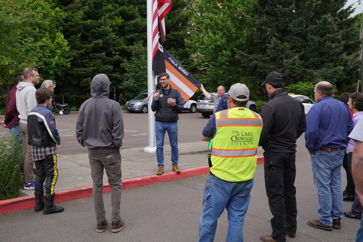 LakeOswegoInfo's tweet photo. In honor of #NationalPublicWorksWeek, today we gathered to raise the #PublicWorksFirstResponder flag to recognize our unsung #LakeOswego #PublicWorks heroes who are often first responders to natural disasters & emergencies. Thanks to their bravery & dedication to service! #NPWW https://t.co/rgAt0Qa0CW