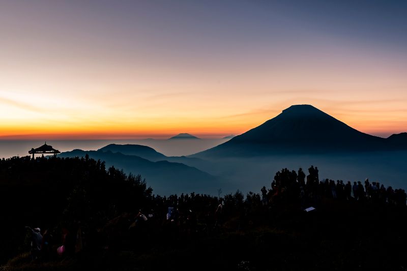 Pada suatu pagi di Sikunir, Dieng, Jawa Tengah

#sunrise #explorejateng