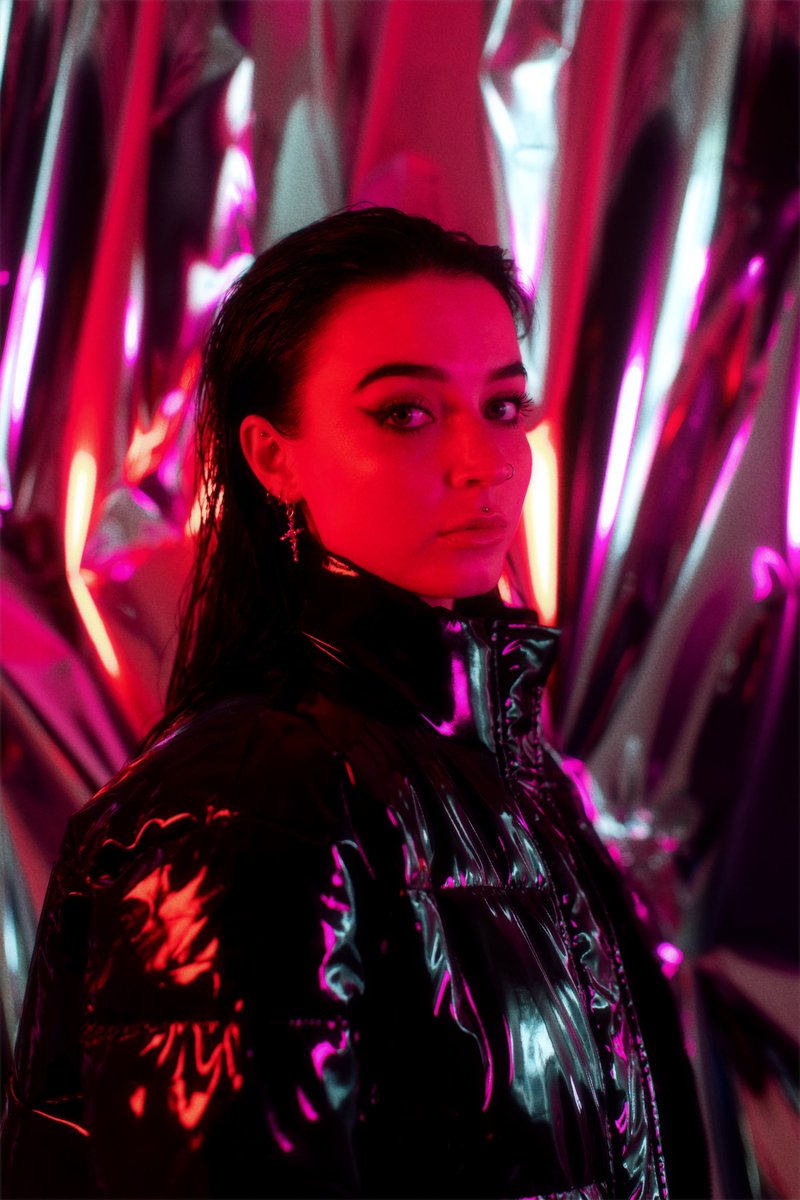 First shoot at my new studio. 🙃

(which will soon be available for anyone to rent by the hr)