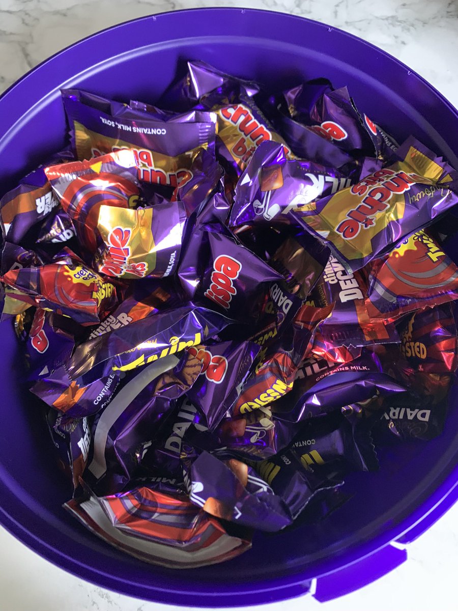 blackhambees's tweet photo. @CadCelebrations really disappointed, not a single fudge in this tub #familydisappointment https://t.co/jY1eHCo31k