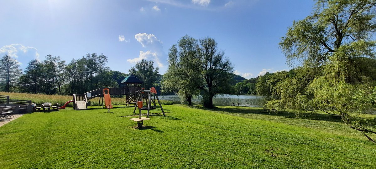 Thanks to Luka Polensek from Kavarna Ramna for providing the Rebound project consortium a talk about his cafe on the banks of a beautiful artificial lake #ruraltourism #Hospitality #Slovenia