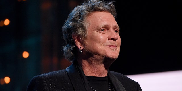 twsp_com's tweet photo. https://t.co/8BfpeGT0RD - Def Leppard drummer Rick Allen breaks silence on unprovoked attack by 19-year-old  Def Leppard drummer Rick Allen breaks silence on unprovoked attack by 19-year-old   Def Leppard drummer Rick Allen spoke about being randomly attacked outside a Four Se... https://t.co/J5gZXi3UNU