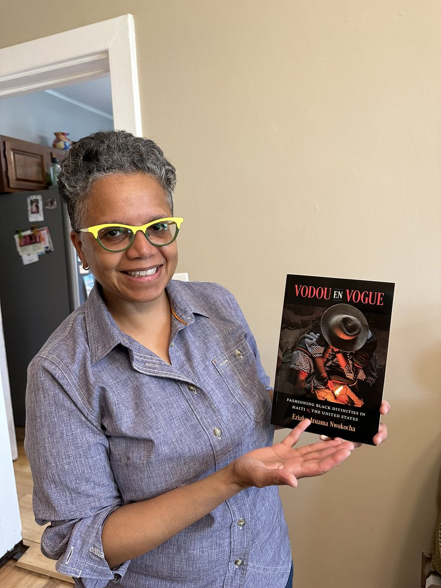 dr_zaku's tweet photo. Look at what THEE AMAZING @JLWeisenfeld is holding!!!?!!!?? 🤩🥹😲 https://t.co/ORus98wpS0