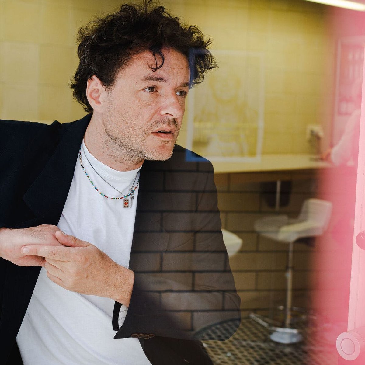 Matías Aguayo se presentará en evento gratuito en Temuco
El músico, productor y dj, chileno-norteamericano, se presentará en la primera versión del encuentro “Buen Vivir”. 

Más información en el link.

nnm.cl/matias-aguayo-…