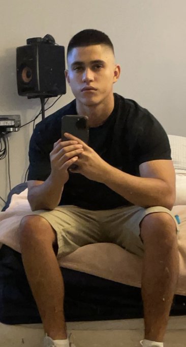 The face vs the dick https://t.co/0bWvmpAyTS