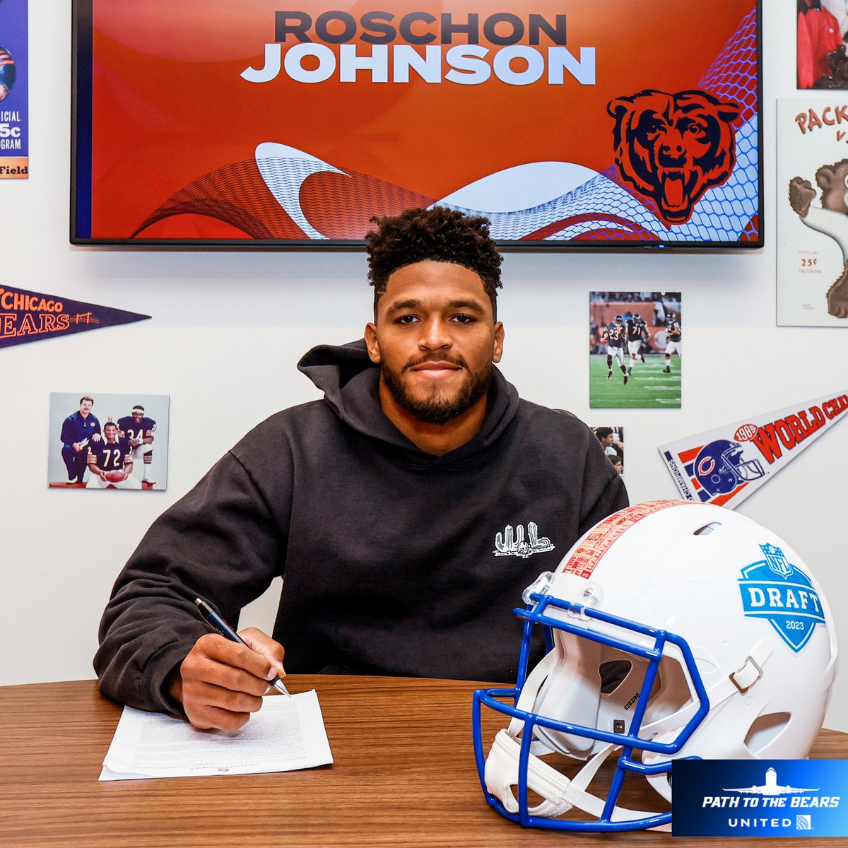 ChicagoBears: .<a href="/roschon/">Roschon Johnson</a> puttin' pen to paper ✍️