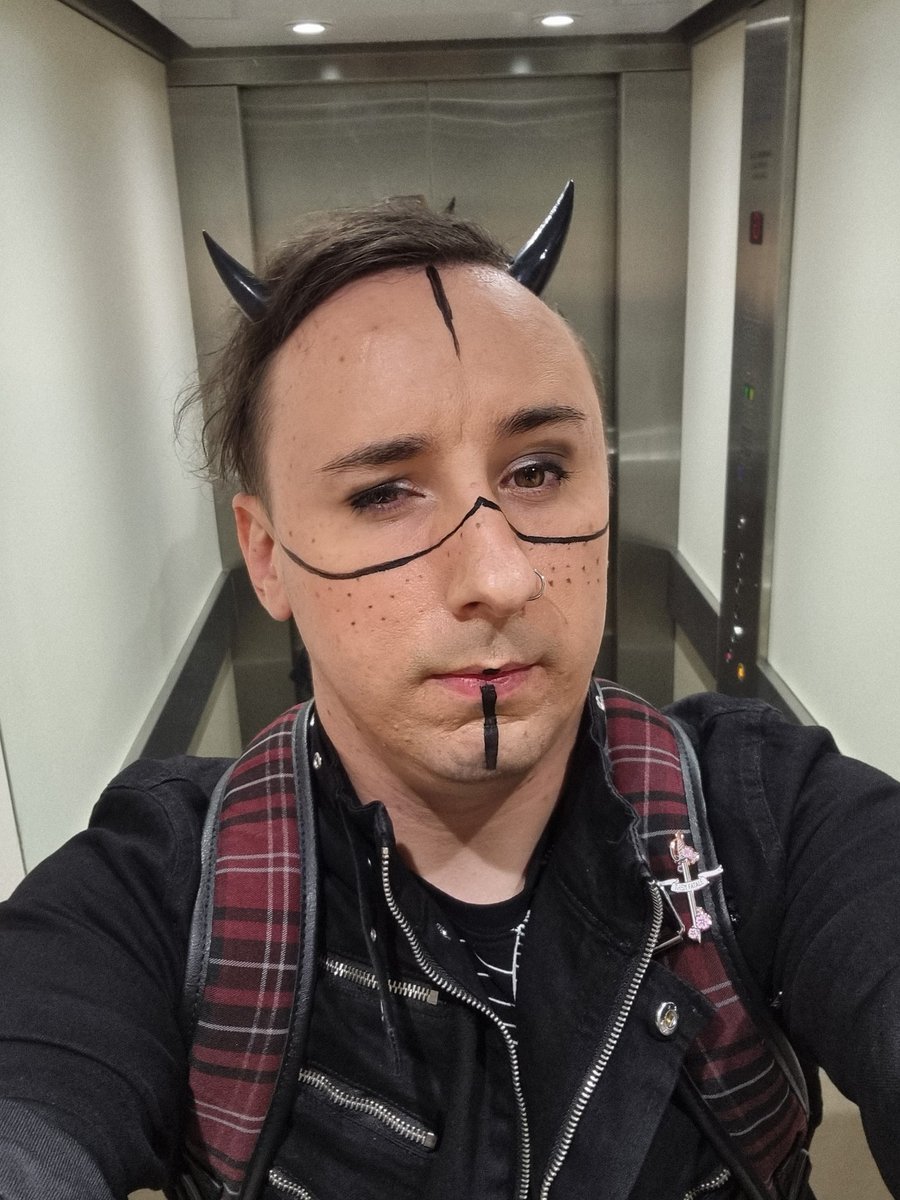 NatMLRJ1's tweet photo. @GennaBain Have some genderfluid Goth 🖤 https://t.co/fpjmq0YkQF