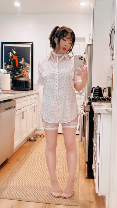 1 pic. thirsty ?? Left or right? https://t.co/rUlMZch1DE