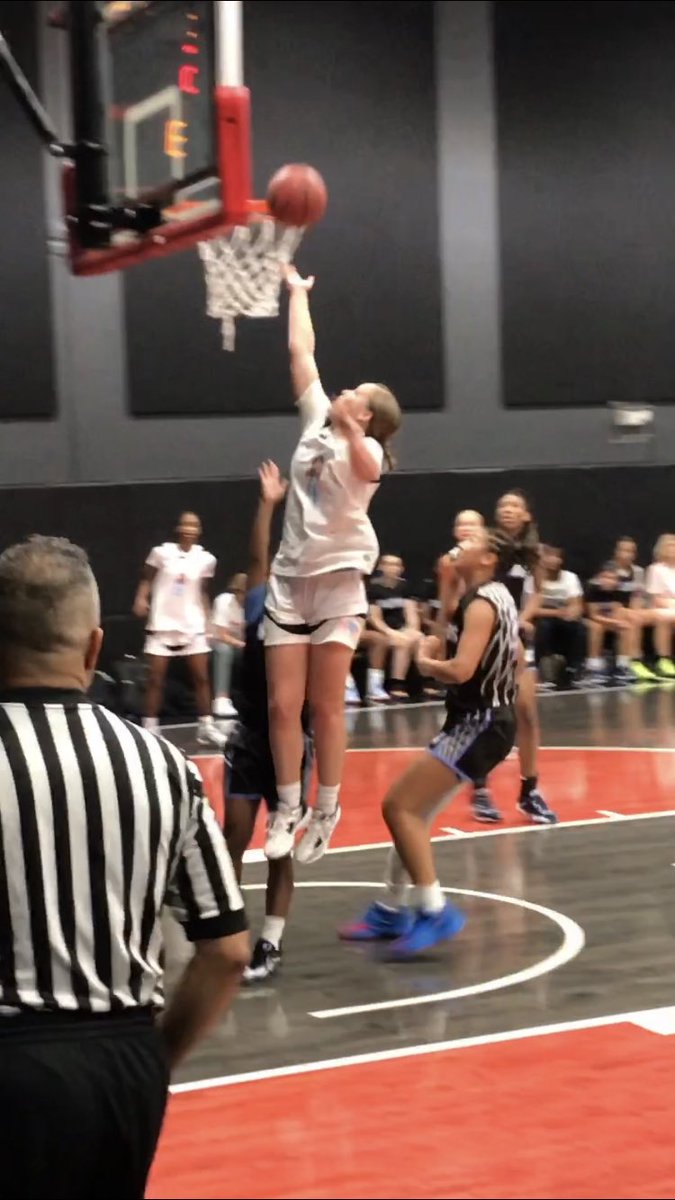 KalyGillette's tweet photo. 2025 5-10 CG @shayshippen with the explosive right handed finish in transition vs the LV Bulldogs. @MayaDavis06 is always looking up the court. @MrYeahIKnow @FBCNars @RyanSilver1 @ThePHHacility @WCEBball #leftyshooter #enjoythejourney https://t.co/BtI5ZYpaif