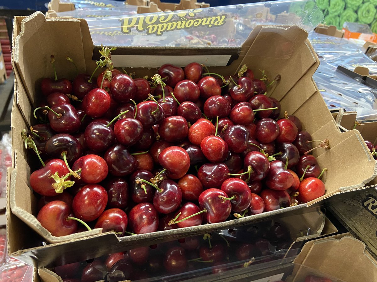 HGWalker1's tweet image. English straws and Spanish cherries 😍