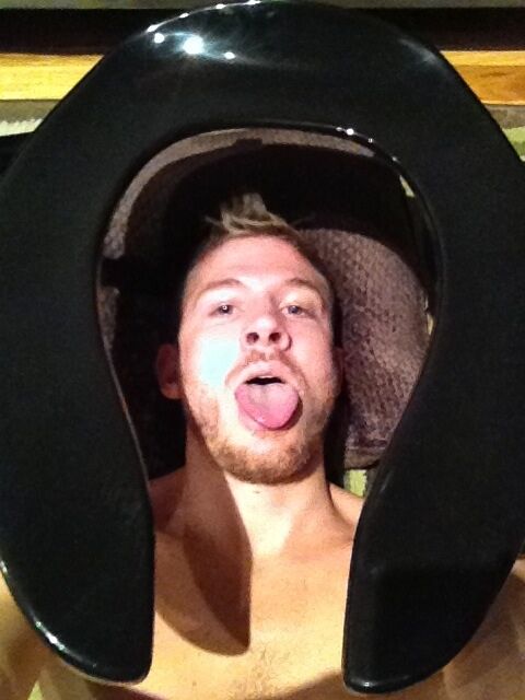 gayslaveacademy's tweet photo. Some slaves love serving #Dominant Men via #FaceSitting and #AssEating. #Inhale #Slurp #Rim. The line starts here! #Dom #sub #RimChair #gay #slave #gayslave #slavetraining #gayslavetraining #beigehanky https://t.co/oi7p2AmIaD