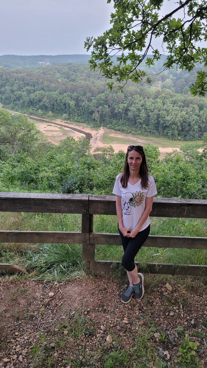 Skinnyteacher1's tweet photo. Found ⏰️ to play! Caught up &amp; did some 🚙 riding w/sister . Plus, I love seeing old 🏫, and there was 1️⃣here. Still 🧠 about next year. Help this MO teacher and her grade  3️⃣ students. @HayesHolly2 @cgeutexas @rr_rollin #EducatorsSupportEducators  https://t.co/RwivQjcQPX https://t.co/bH7MB1BjOL