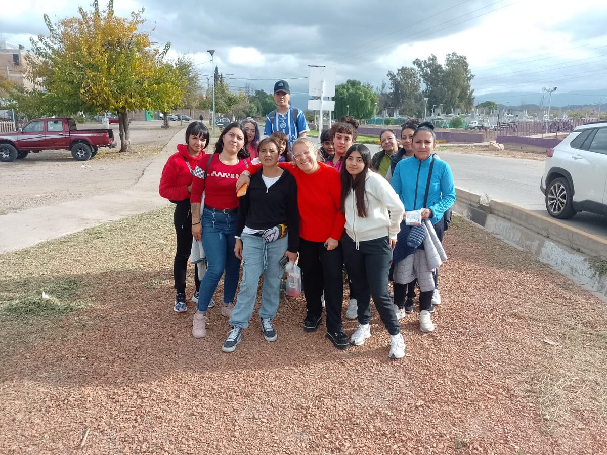 AndreBlandini's tweet photo. Visitamos Villa Marini a llevar nuestra propuesta a cada hogar de esta comunidad 🥰 #NosUneElFuturo #Lista504B #GodoyCruz #AndreaBlandini https://t.co/3i5oBTCYuN