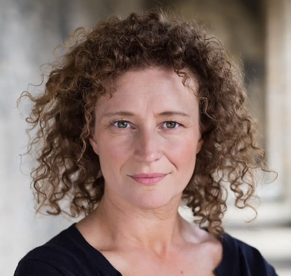 Anna Francolini has joined the cast of House of the Dragon season 2 and has begun filming. We believe she is playing Jeyne Arryn, Lady of the Vale and one of Queen Rhaenyra’s fierce loyalists.