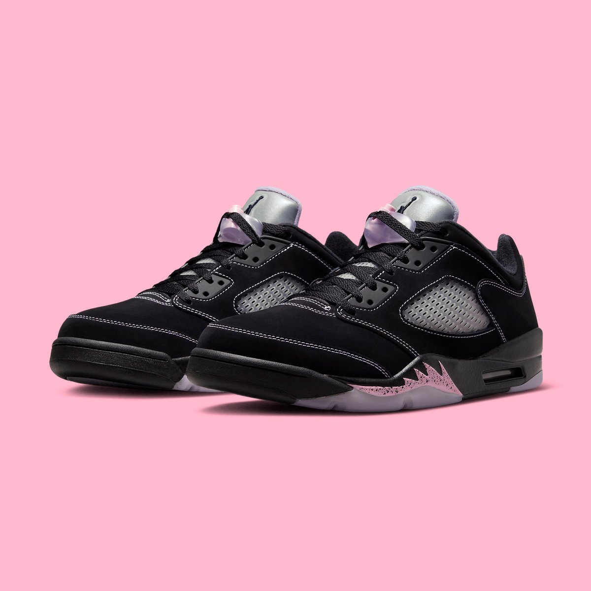 houseofheat's tweet image. Official Images // Air Jordan 5 Low “Dongdan” 🌅

SEE MORE: bit.ly/3WrJR8i