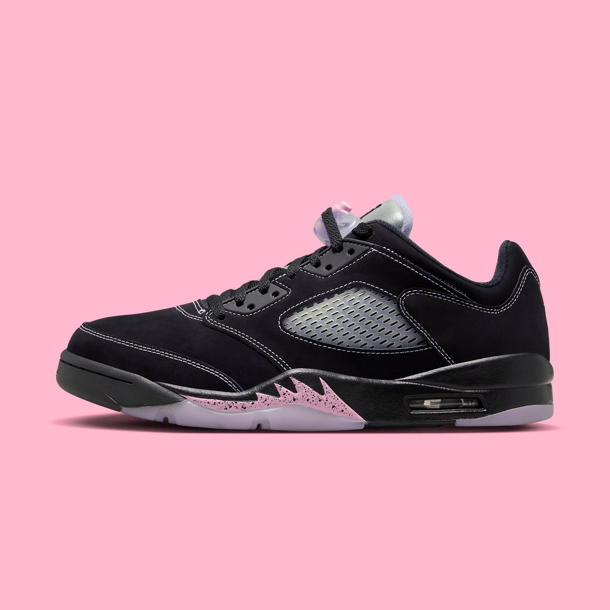 houseofheat's tweet image. Official Images // Air Jordan 5 Low “Dongdan” 🌅

SEE MORE: bit.ly/3WrJR8i