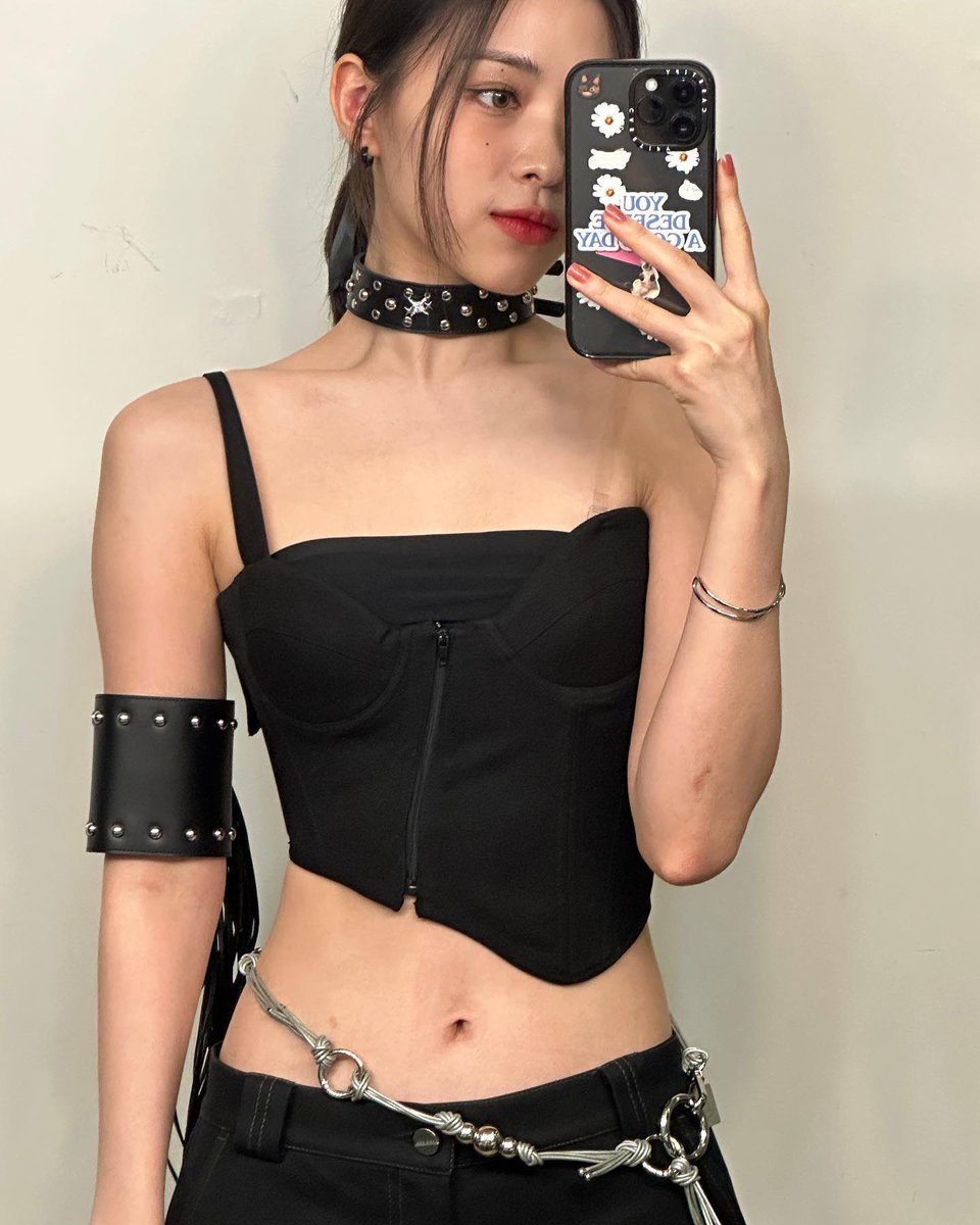onlyforRyujin's tweet photo. instagram official account with over 637M followers commented on Ryujin’s recent post “ALL IN US🫶” 

https://t.co/HYeIiSS6Ig https://t.co/QiPqzzZnBF