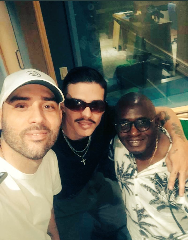 PazosTacoronte's tweet photo. ❤🎼🇨🇺 Generaciones y estilos diferentes con un factor común: La Música!!!
📌 Nuevas ideas y retos en la discografía cubana. Bajo la Prod. Musical de Joaquín Betancourt &amp; Angelo.
👉 @lemuellmusic llegó hoy al laboratorio de esta aventura en @EGREMOFICIAL 
#Urbano #Cuba #Gracias https://t.co/doJkRJRRXa