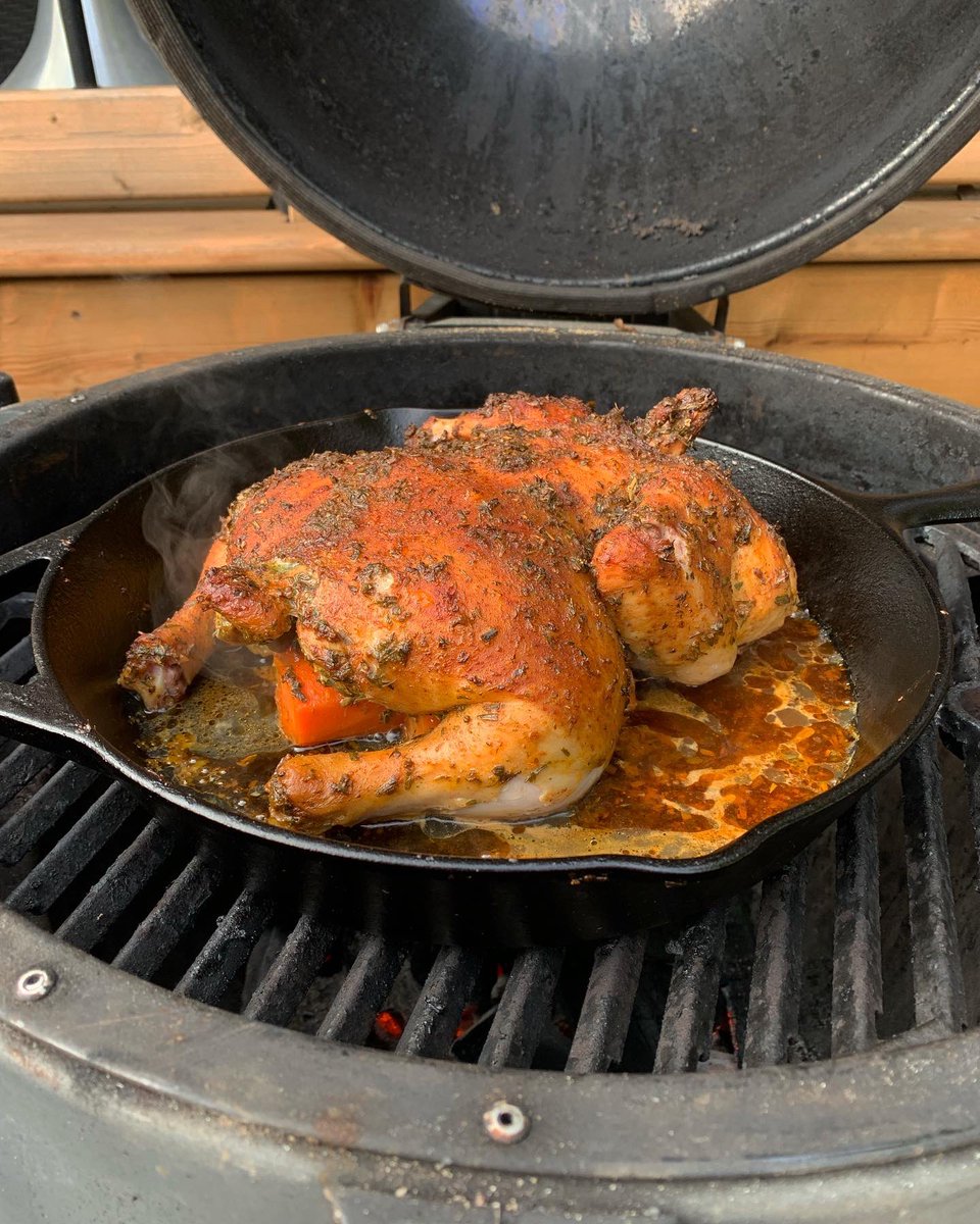 Roasted spatchcock chicken with honey mustard carrots and sweet potatoes. Happy #VictoriaDay2023 #foodie