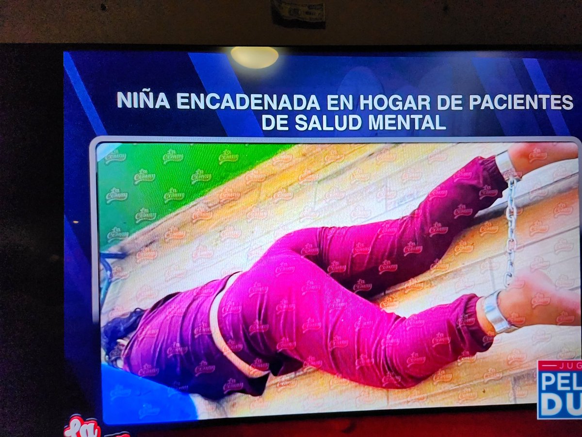 Niña encadenada en el Hogar Flamboyan Real en San Lorenzo. "Cortesía La Comay"
