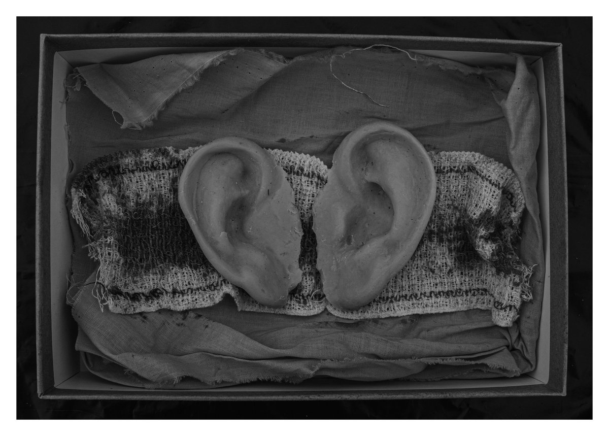 GPhotos23's tweet photo. The ninth set of photos from my current project, "The Dark Mind"

I've been exploring the horror side of photography. Wth this set, I wanted to explore a parcel vibe.

2/2

#canonphotography
#stilllifephotography
#monocromephotography #horror #horrorphotography #darkphotography https://t.co/vRM17yVtZ9