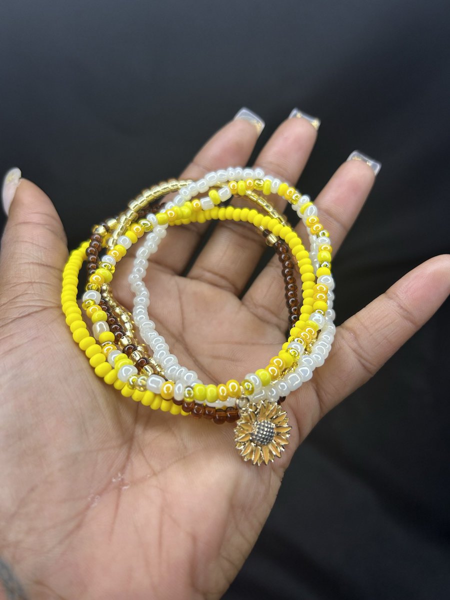 beadsbytink_'s tweet photo. Happy Monday Babes 🌻
I hope you are getting a wonderful start to the week 🧚🏽
The summer season is here ! Have you ordered your anklets yet?
#PixieBeadsbyTink #waistbeads #waistbeadsforALLsizes
#bodypositivity #beadedjewelry #handmadejewelry #blackOwnedBusiness #beadedanklets https://t.co/lP5PdJvpcT